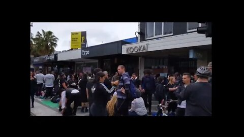 PLA (People's Liberation Assembly) Occupy Acland Street St Kilda to "Break Bread" Over Vax Tyranny