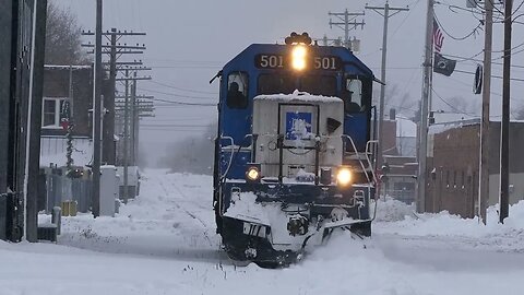 Lone Locomotive Clearing Snow & Ice Off Railroad Crossings After Snow Storm #trains | Jason Asselin