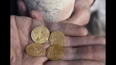 Four 1,000-year-old Gold Coins Unearthed Near Jerusalem's Western Wall