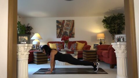 Fitness Friday – Working abs with planking