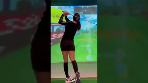 Sexy Chinese Girl Has A Perfect Golf Swing