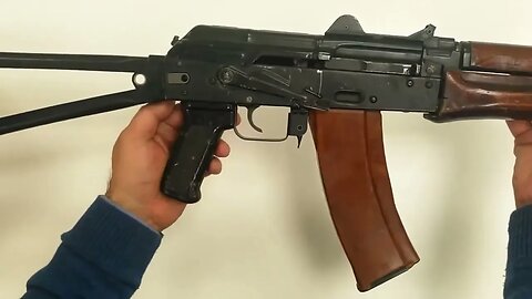 AKS-74U Type 4A (Avtomát Kaláshnikova Skladnaya Ukorochenniy/Krinkov), 5,45x39 mm M74.mp4 46.6 MB