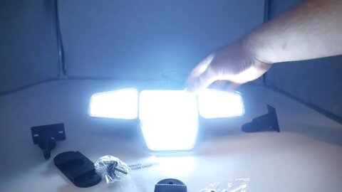 Solar Lights Outdoor, 270 LED 3000LM Motion Sensor Light, IP65 Waterproof 4 Heads 3 Modes 330°Wide