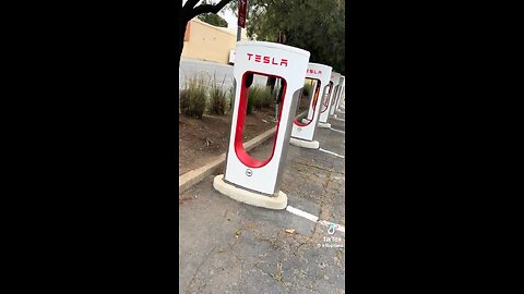 Tesla Supercharger station in Bay Area hit by thieves with every charging cable cut