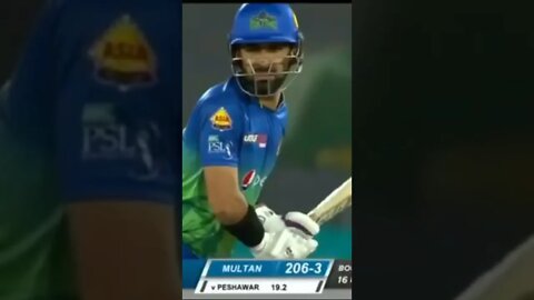 Khushdil Shah Big sixes to Wahab Riaz.