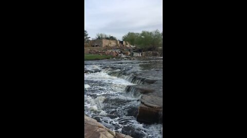 Water falls at Souix falls SD