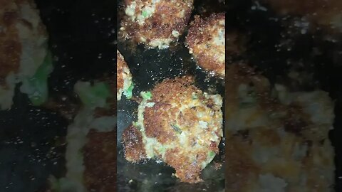 #salmoncroquettes #salmoncakes #southerncooking #foodislife #foodie #foodblogger #southernfood