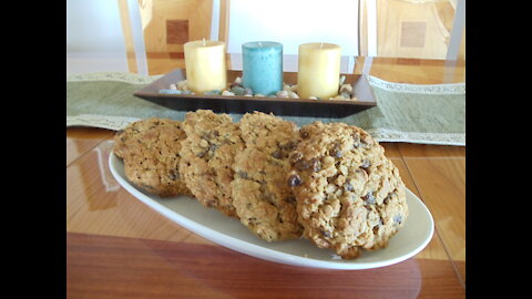 Thick & Chewy Oatmeal Cookies