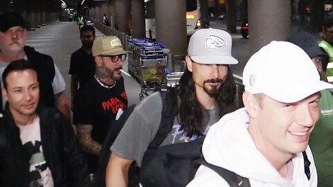 Backstreet Boys spotted at Mumbai Airport | 90 के दशक के सबसे famous Backstreet Boys