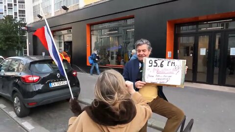 Manifestation contre la pass vaccinal place de Barcelone à Paris le 19/02/2022 - Vidéo 3