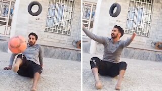 Man with no feet performs epic soccer trick shot