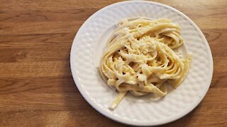Easy Quick Classic Fettuccine Recipe with Alfredo Sauce