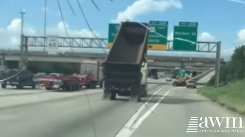 Driver Tries To Warn Truck Driver, But He’s Too Late. Hits Record To Catch What Happens