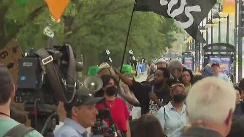 Protesters denounce Donald Trump outside of NABJ Convention | NewsNation Now | U.S. Today