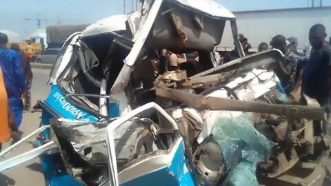 Three hawkers crushed to death in Onitsha after truck suffered brake failure and rammed into them.