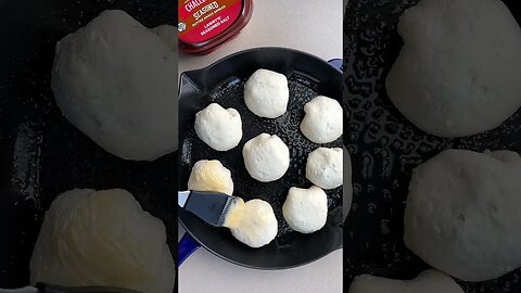 Seasoned Biscuits and Gravy Bombs for Breakfast!