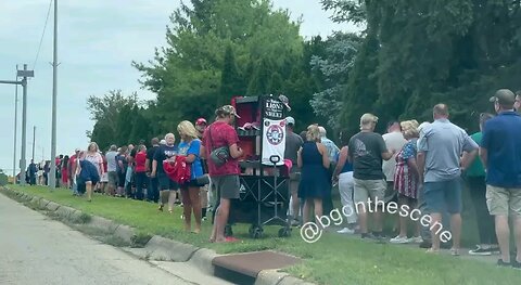 🔴🇺🇸 Large crowd out in Middletown, Ohio for a rally with JD Vance in his hometown today