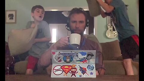 Dad hilariously documents what it's like to work from home during quarantine