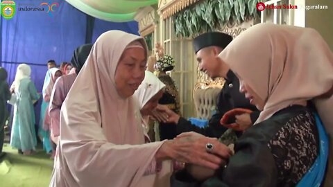 IBU - IBU MENYANYI JOKO TINGKIR DI TEMPAT HAJATAN