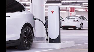 Tesla launches supercharging stations in Berlin