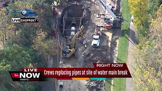 Crews replacing pipes at site of Oakland County water main break