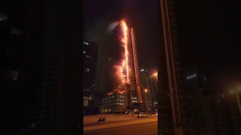 A Dubaï, le gratte ciel Emaar a pris feu près du Burj Khalifa, 7 11 22 #qatar