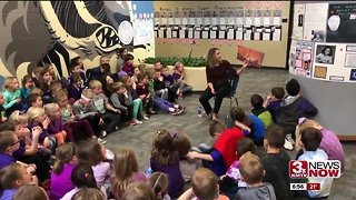Griswold reads to Bennington Elementary students