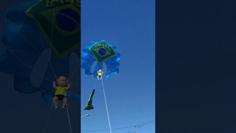 Pipa Paraquedinha com boneco e bandeira do Brasil #shorts