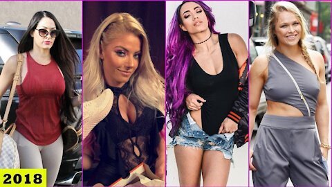 Top 10 Hottest WWE DIVAS