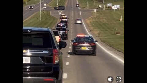 TRUMP❤️🇺🇸🥇MOTORCADE DRIVE THROUGH THE COUNTRY SIDE🇺🇸💙🚓🛻🚙🚐🚑🚔⭐️