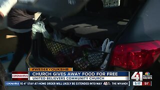 Church gives away food for free
