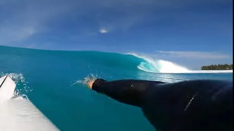 RAW POV CLIPS HEAVY CLEAN UP SETS, LEASH STUCK ON REEF! LANCES RIGHT.