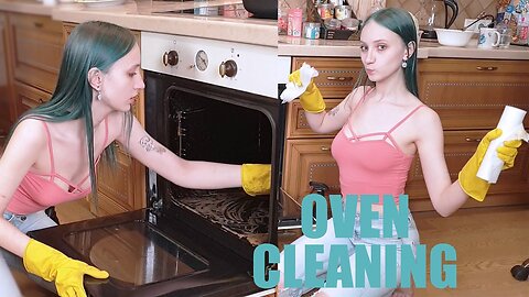 Secrets to a Sparkling Clean Oven: Watch This Easy and Effective Cleaning Tutorial Now!