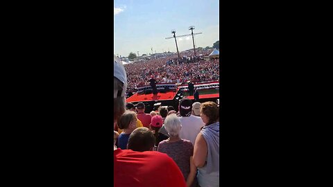BREAKING🚨: Footage shows crowd at President Trump Rally reacting BEFORE shots are fired
