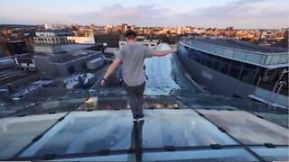 Young parkour runners scare clients at a shopping mall