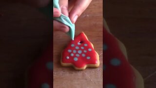 Frost a sugar cookie with a Knife #shorts