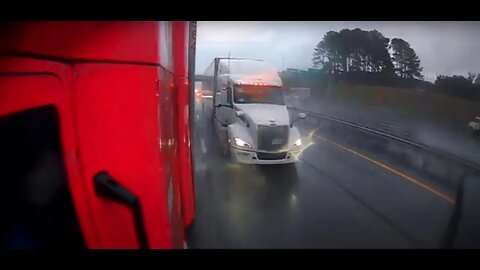 Driving an 18 Wheeler in Heavy Rain and ThunderStorms