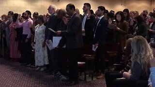 More than 100 people become U.S. citizens in Milwaukee