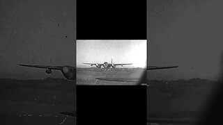 Imagens de baixa qualidade, mas ainda assim um belo avião, o Mosquito. #war #guerra #historia