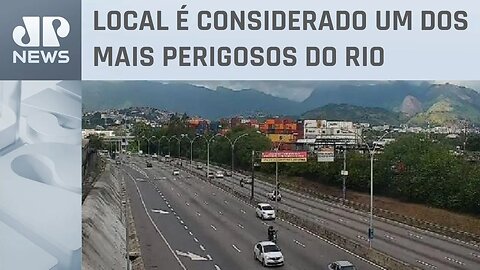 Cláudio Castro planeja construir muro para separar favelas da Linha Vermelha