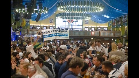 ➡️Aktionsvideo: Banner auf dem Oktoberfest