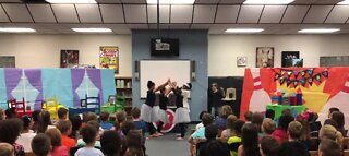 Elementary school takes plays virtual