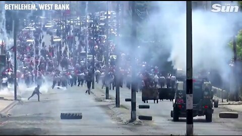 Israeli forces fire teargas pro-Palestinian protesters in Jerusalem & the West Bank-1473