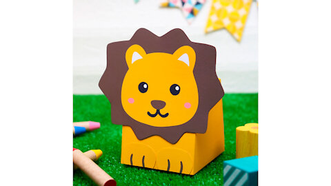 Lion paper box/Caja de papel de león/Caixa de papel de leão