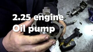 2.25 engine. Oil pump