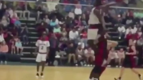 This 16 Yr Old Should Have Been In The Dunk Contest