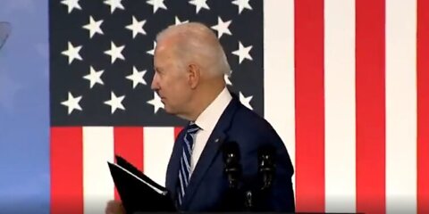 Biden Ends Speech and Then Shakes Hands with ‘Thin Air’ Before Wandering Aimlessly at Campaign Event