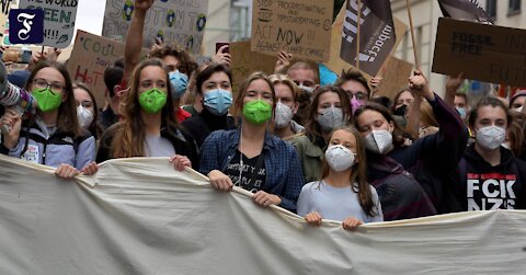 Sweden Citizens join Australia Protests and French Protests of sitting outside Restaurants