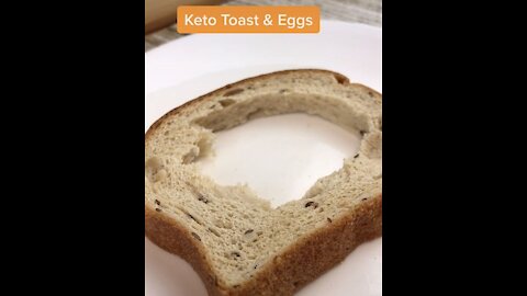 KETO TOAST & EGGS