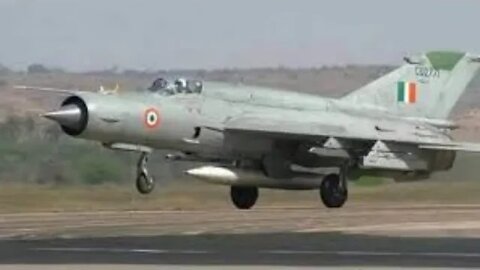 Incredible Mig 21 flying fight